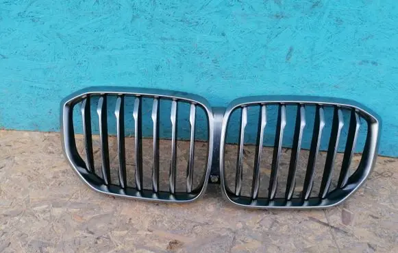Front bumper upper radiator grill