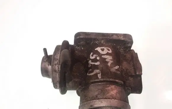 BMW 5 E39 EGR valve 11712247177