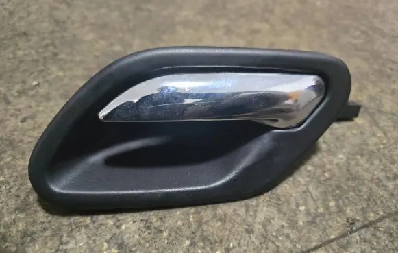 BMW 5 E39 Front door interior handle 8226049