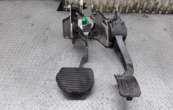 Citroen C4 Grand Picasso Pedal assembly 96820017180 9654725380
