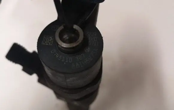 Opel Insignia A Fuel injector 0445110327