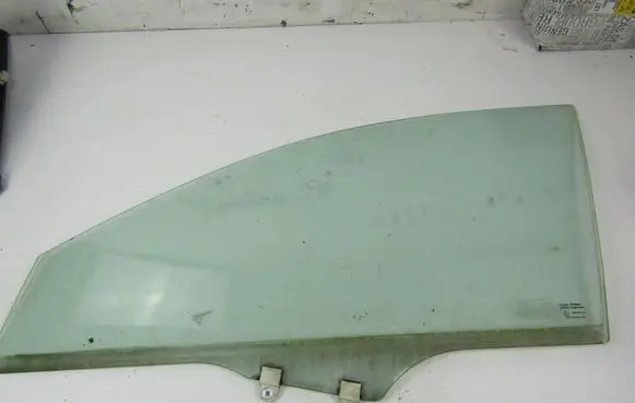 Honda CR-V Front door window glass four-door 