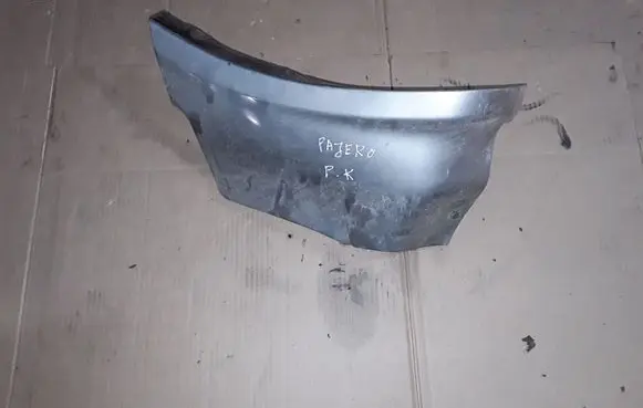 Mitsubishi Pajero Fender end trim MR438734