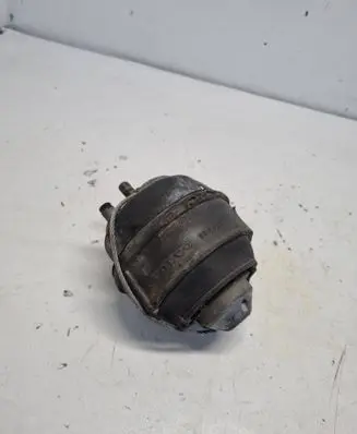 Volvo S60 Engine mount bracket 8624754