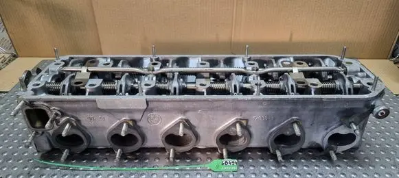 BMW 7 E32 Engine head 1708843