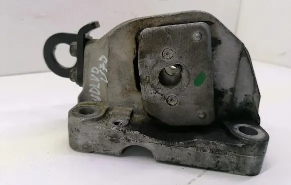 Volvo V70 Engine mount bracket 326D20