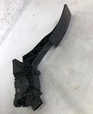 Mercedes-Benz GLA H247 Accelerator throttle pedal A1773001800