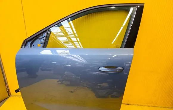 Peugeot 5008 Front door 