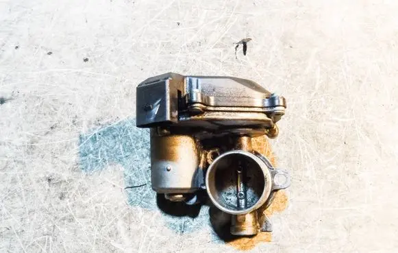 Audi A6 C7 Throttle valve 04L131501B