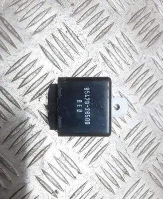 Hyundai Santa Fe Window wiper relay 954202B500