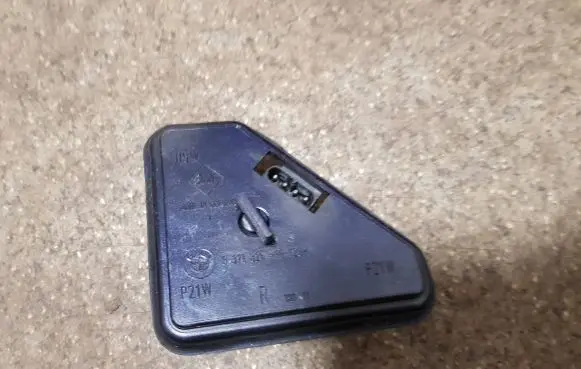 BMW 5 E39 Tail light bulb cover holder 8371326