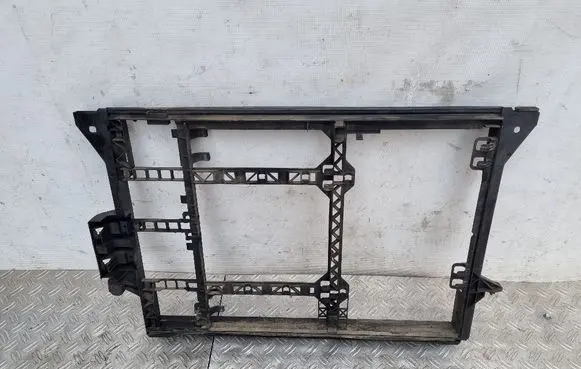 BMW 5 E39 Radiator support slam panel bracket 1740796 7111740796