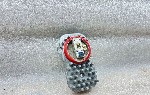 BMW X5 F15 LED ballast control module 1305715084