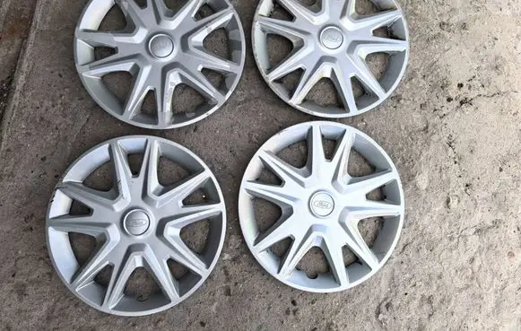 Ford Fiesta R15 wheel hub/cap/trim H1BC1130CB