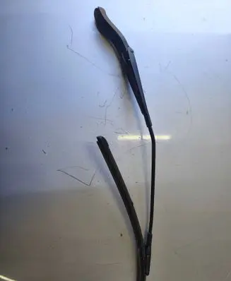 Mercedes-Benz B W245 Front wiper blade arm A1698200140