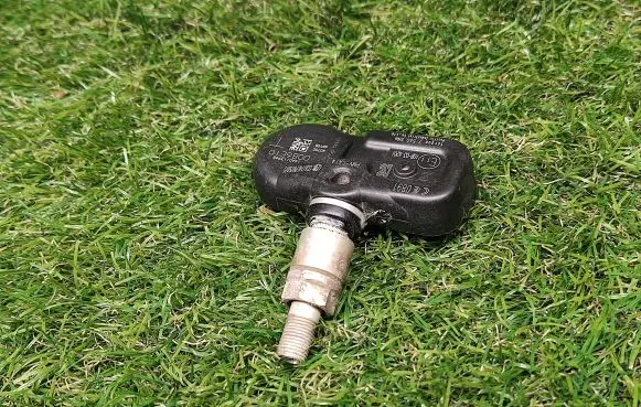 Nissan Qashqai Tire pressure sensor 407006WY0B