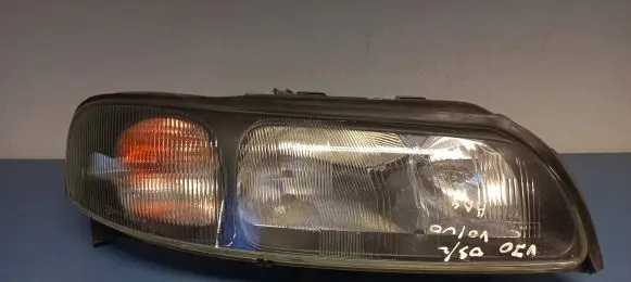 Volvo V70 Headlight/headlamp 89007902
