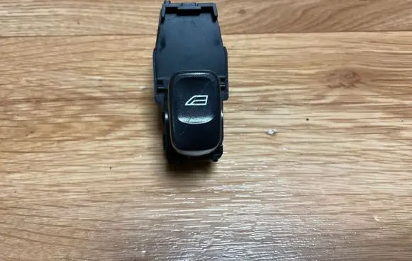 Volvo V70 Electric window control switch 30658696