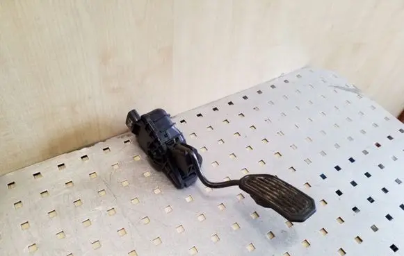 Toyota Prius (XW20) Accelerator throttle pedal 7812047040 1988003120