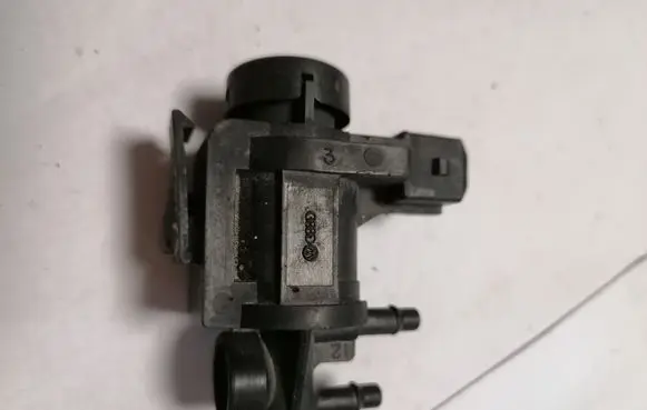 Audi A4 S4 B5 8D Turbo solenoid valve 1J0906283A