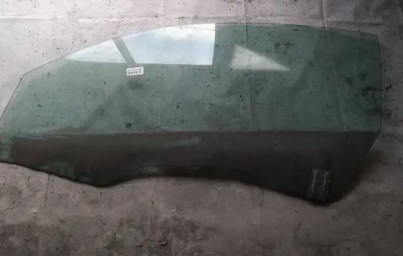Renault Megane II Front door window glass four-door as2