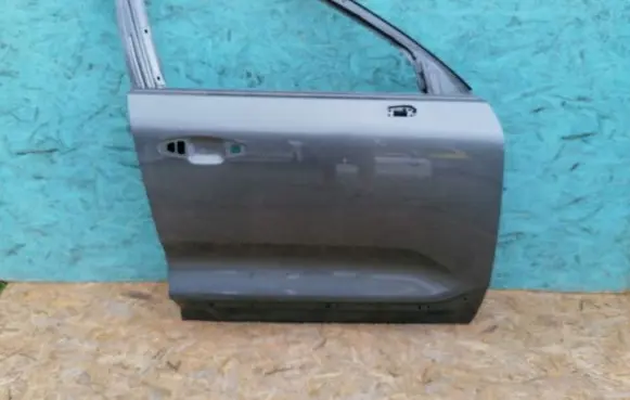Volvo XC40 Front door