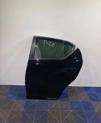 Lexus CT 200H Rear door