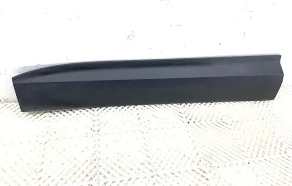 Hyundai Santa Fe Front door trim (molding) 87721-2W000