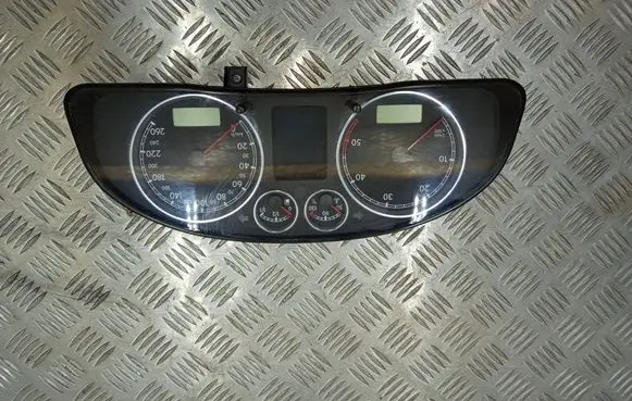 Volkswagen PASSAT B5.5 Speedometer (instrument cluster) 3B0920847E