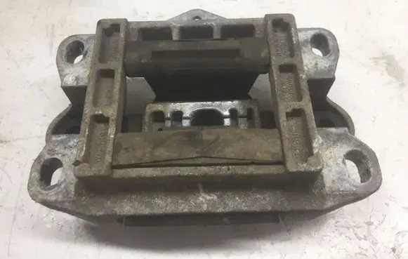 Ford Mondeo Mk III Engine mount bracket 1S7171122 2S71711122