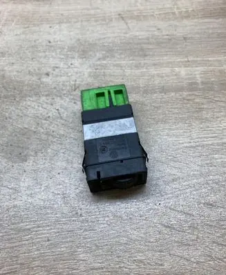 Volkswagen PASSAT B5 Seat heating switch 3B0963564C