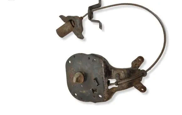 Land Rover Discovery 3 - LR3 Spare wheel mounting bracket DSC0A