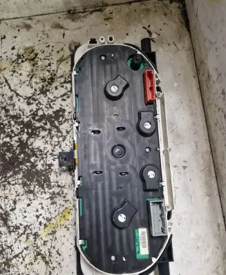 Speedometer (instrument cluster)