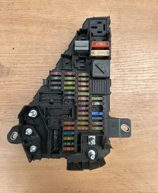 BMW 5 E60 E61 Fuse module 6906603