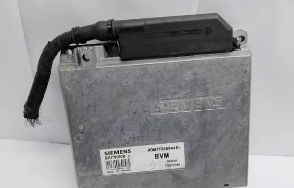 Renault Megane I Engine control unit/module S111730108C 7700101920
