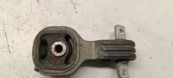 Honda CR-V Engine mount bracket 