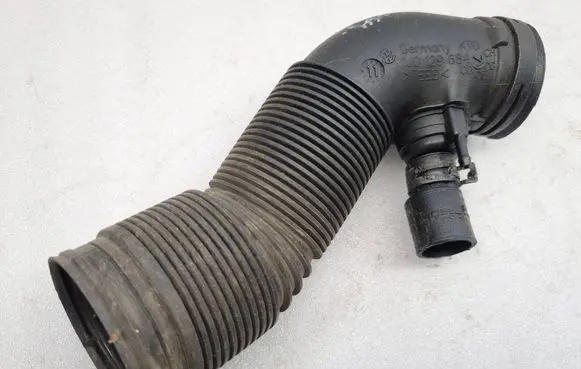 Audi A3 S3 8L Air intake hose/pipe 1J0129684CG