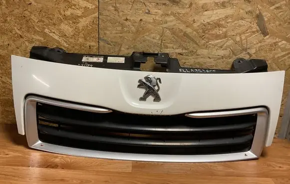 Peugeot Expert Front bumper upper radiator grill 1440171980