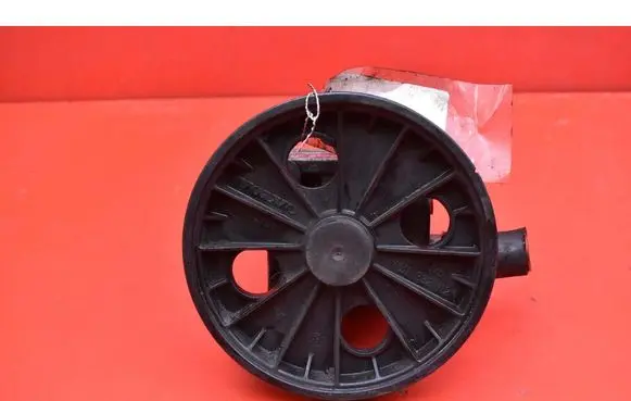Volvo V70 Power steering pump 30741790