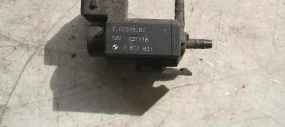 BMW 5 F10 F11 Vacuum valve 70231800