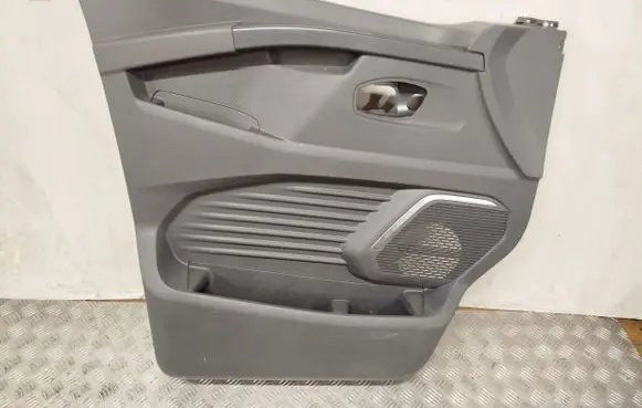 Renault Trafic III (X82) Front door card panel trim 809011847R 809016398R 2539897X