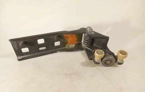 Opel Vivaro Sliding door middle roller runner 777647086R 93451865