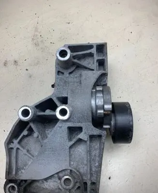 Opel Insignia A A/C compressor mount bracket 55562863 532274354