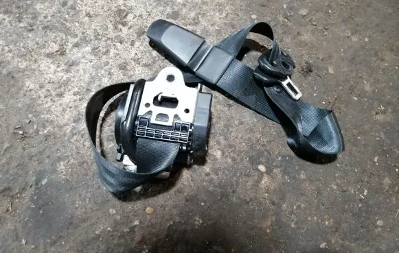 Skoda Superb B6 (3T) Front seatbelt 615479000 3T2857701