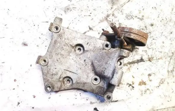 Engine mounting bracket