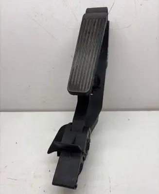 Mercedes-Benz C W203 Accelerator throttle pedal A2033000104