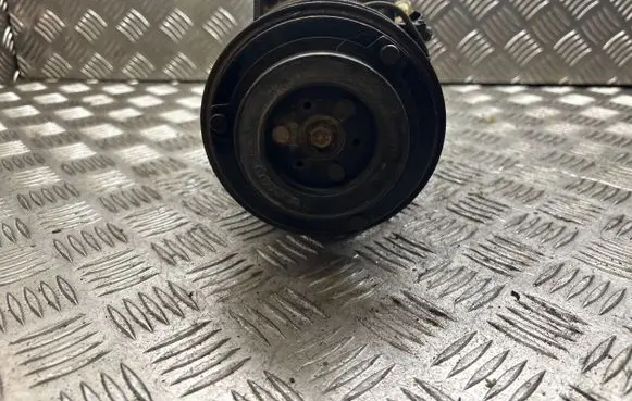 Volvo S60 Air conditioning (A/C) compressor (pump) 8684287 189E176406