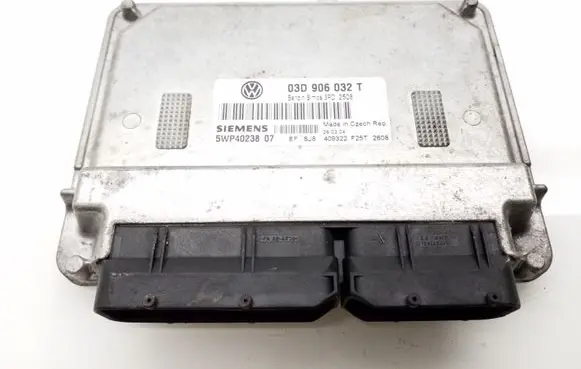 Volkswagen Polo IV 9N3 Engine control unit/module 03D906032T