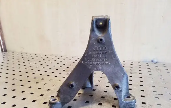 Audi A4 S4 B7 8E 8H Engine mounting bracket 8E0199308AF