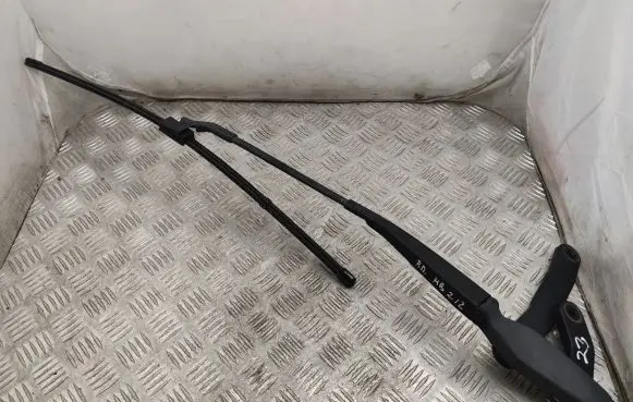 Mercedes-Benz E W212 Windshield/front glass wiper blade A2128201044 3392125722